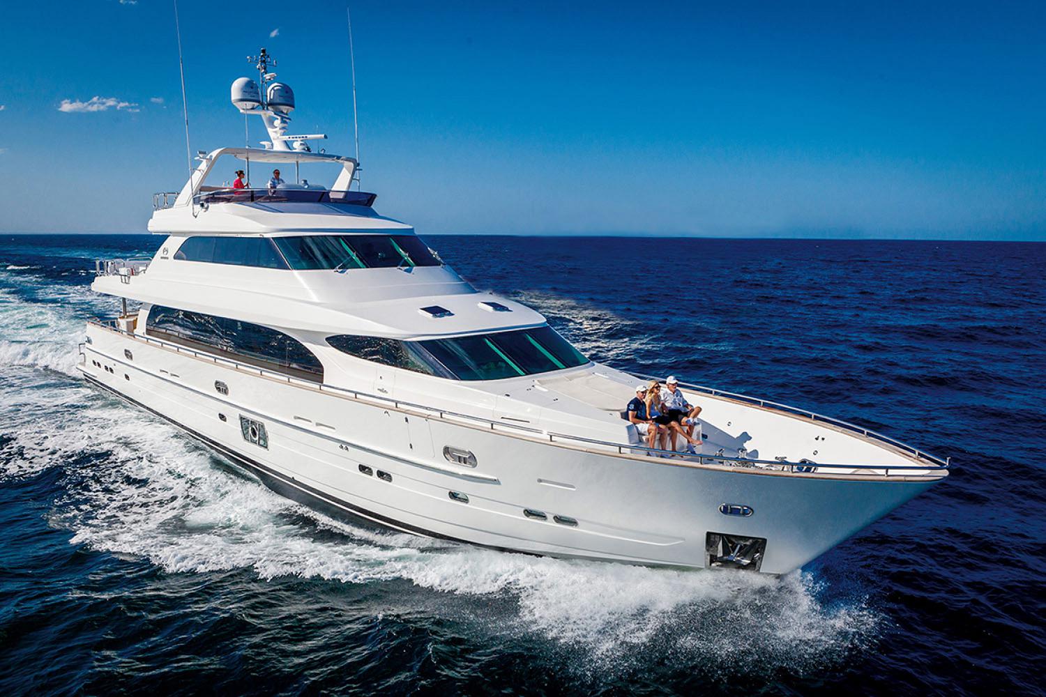 35 ft luxury yacht
